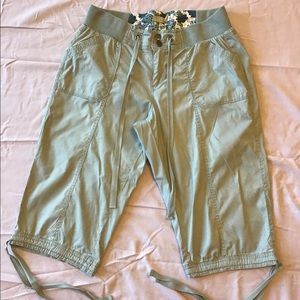 Woman’s One 5 One gray capris size medium